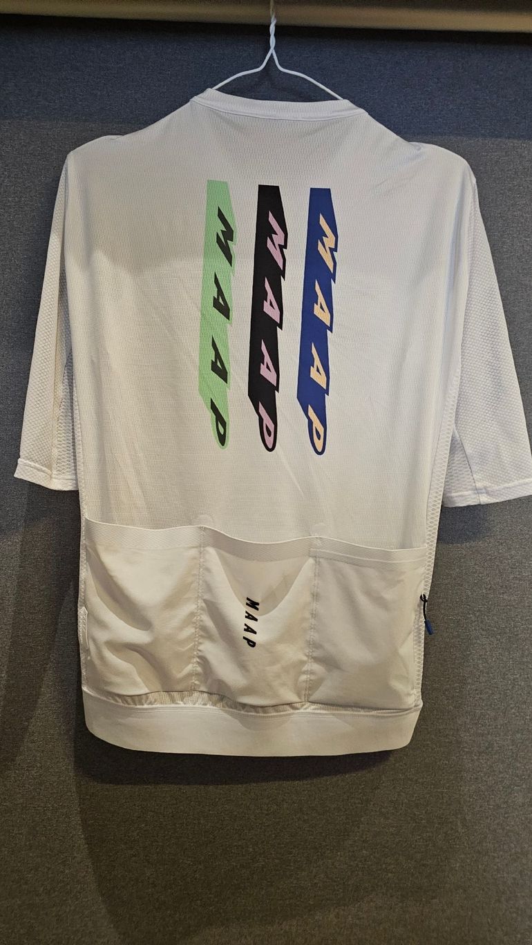 Brugt MAAP Evade Pro Air Jersey 3.0 2026 bike — billede 6 af 13