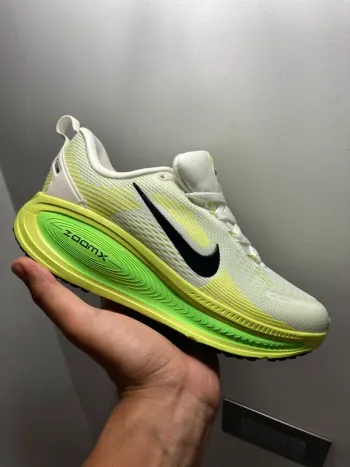 Tweedehands Nike Vomero 18 Running Shoes