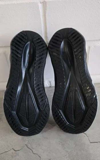 Použité Asics Novablast 5 bike — obrázek 4 z 7