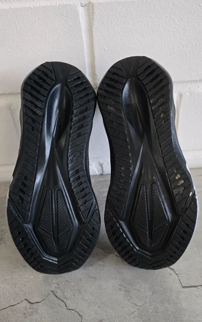 Použité Asics Novablast 5 bike — obrázek 4 z 7