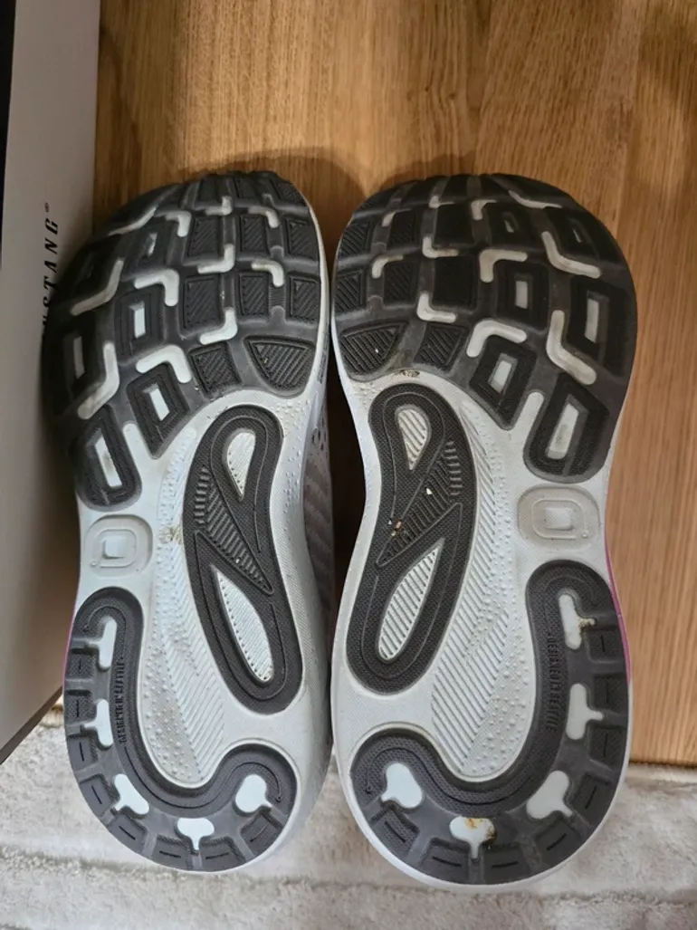 Used Brooks Adrenaline GTS 24 bike — image 6 of 7