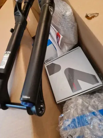 Used Manitou Markhor Boost 2026 bike — image 2 of 17