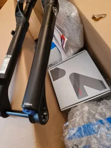 Used Manitou Markhor Boost 2026 bike — image 2 of 17