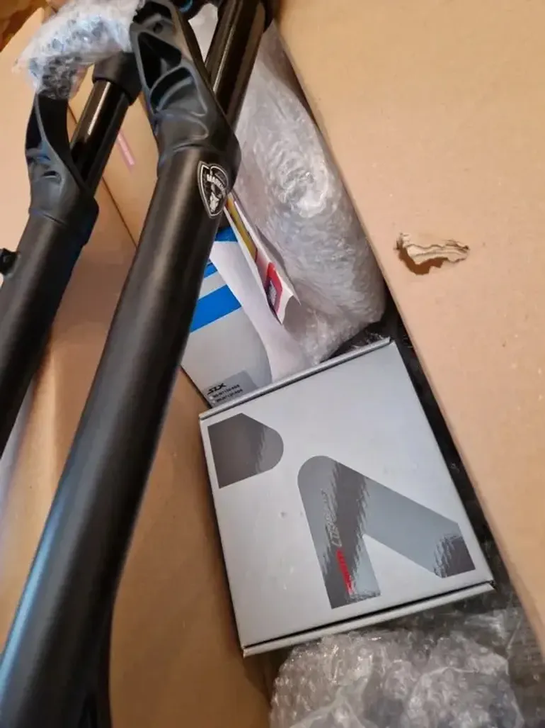 Used Manitou Markhor Boost 2026 bike — image 3 of 17