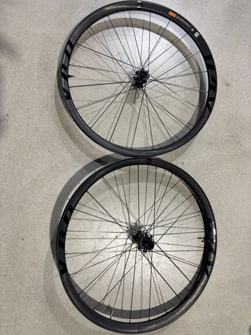 Käytetty Giant Carbono MTB Wheels 2026 Wheels