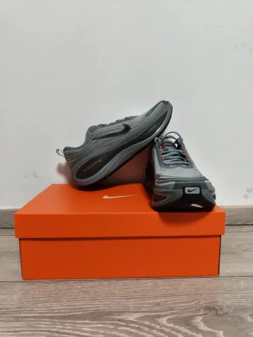 Used Orange Vomero Plus Running Shoes