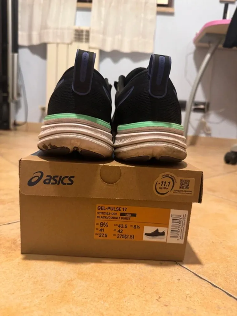 Used Asics Running Shoes bike — image 3 of 4