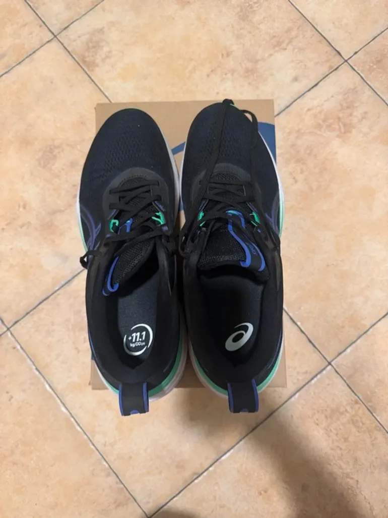 Used Asics Running Shoes bike — image 2 of 4