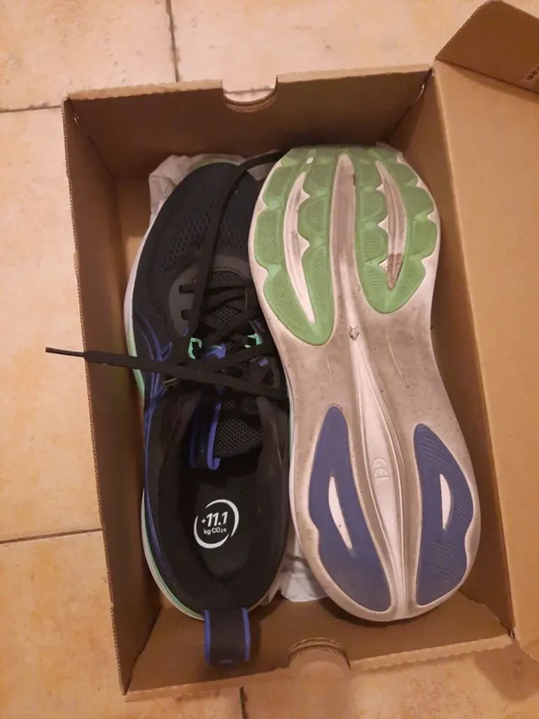 Used Asics Running Shoes bike — image 4 of 4