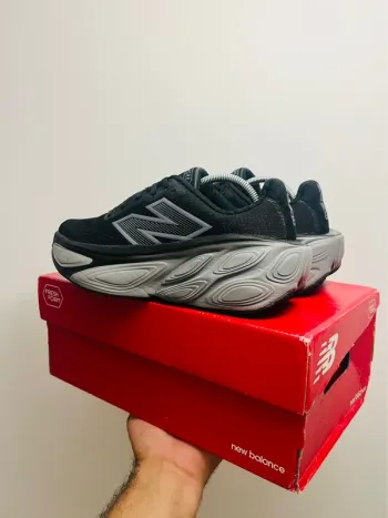Used New Balance Fresh Foam X More V5 bike — image 5 of 12