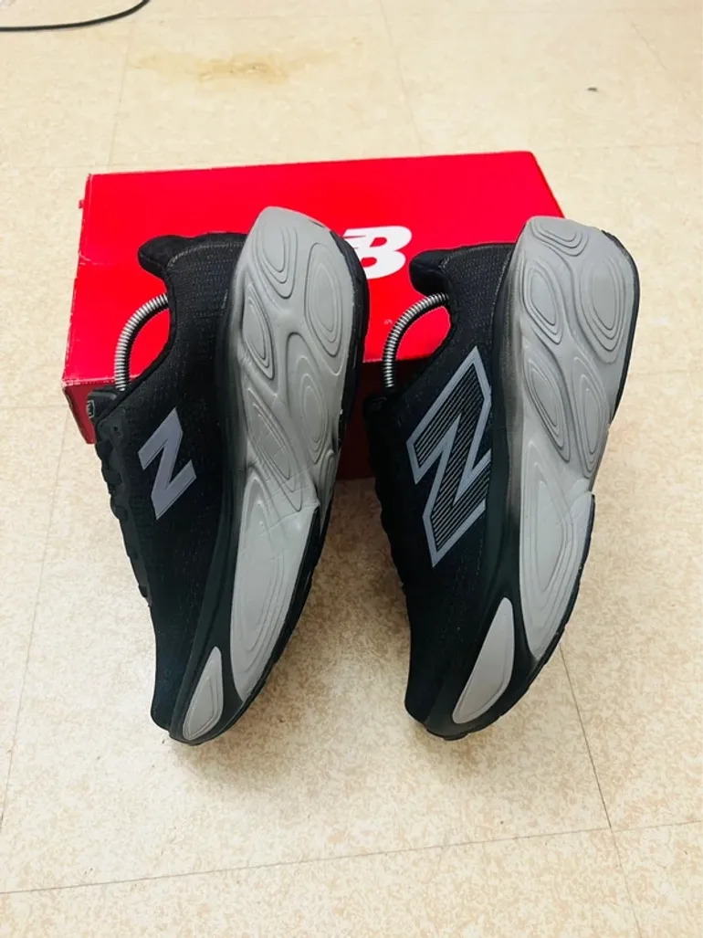 Used New Balance Fresh Foam X More V5 bike — image 9 of 12