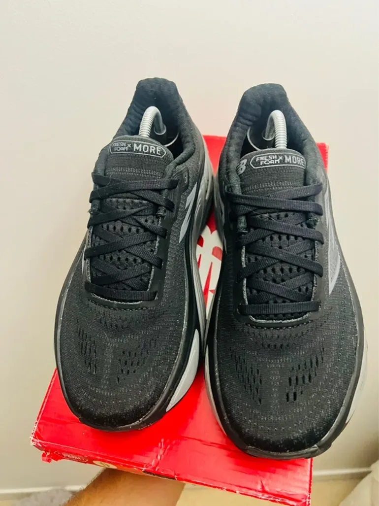 Used New Balance Fresh Foam X More V5 bike — image 8 of 12