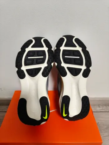 Used Ideal Nike Vomero 18 bike — image 7 of 8