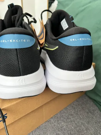 Used Asics Running Shoes bike — image 2 of 4