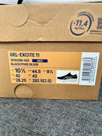 Used Asics Running Shoes bike — image 4 of 4
