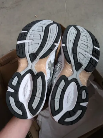 Used White Asics Gel 1130 bike — image 8 of 9