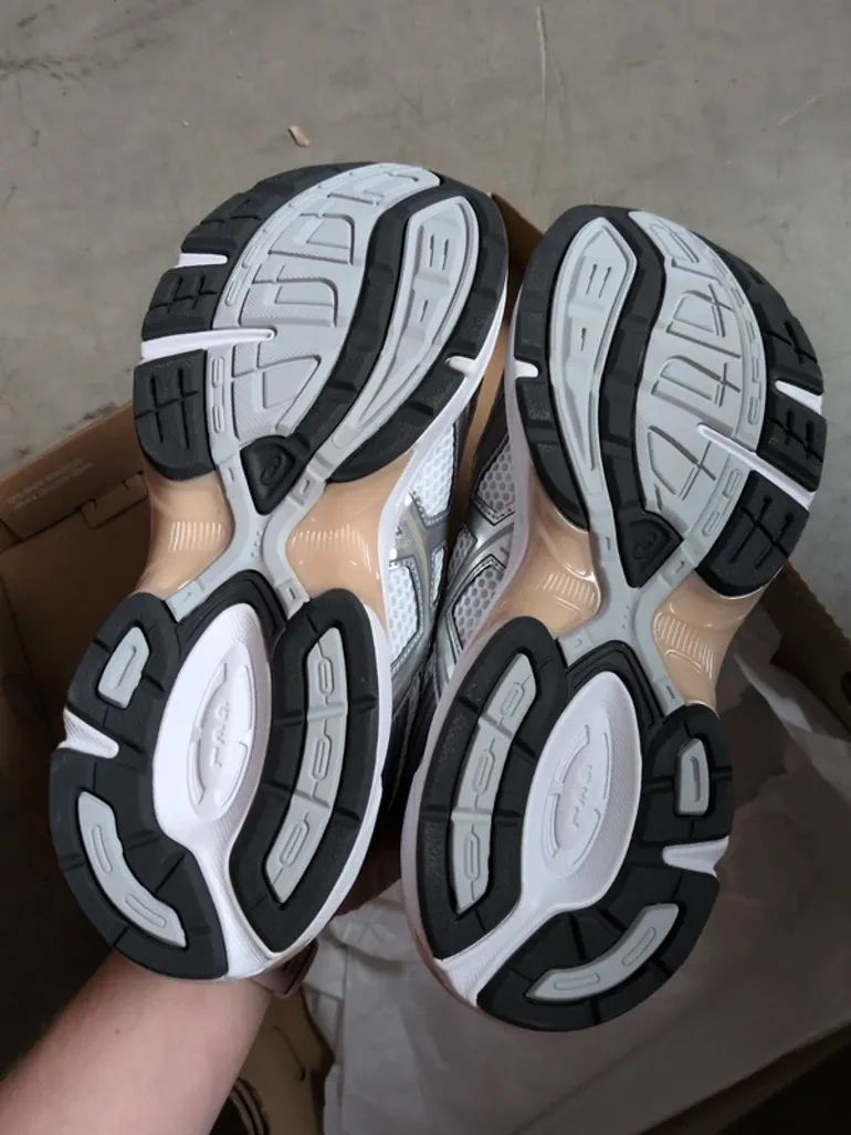 Used White Asics Gel 1130 bike — image 8 of 9