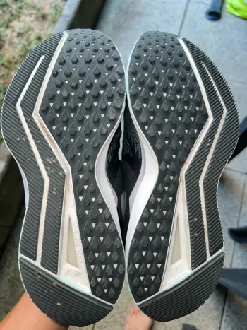 Used Nike Zoom Winflo bike — image 7 of 8