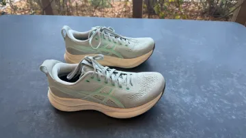 Used Asics Gel Kayano 32 Running Shoes