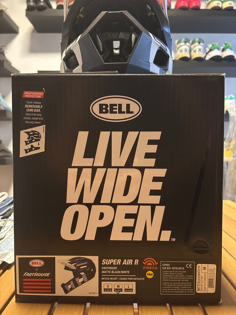 Used Bell super air R 2024 Cycling Accessories