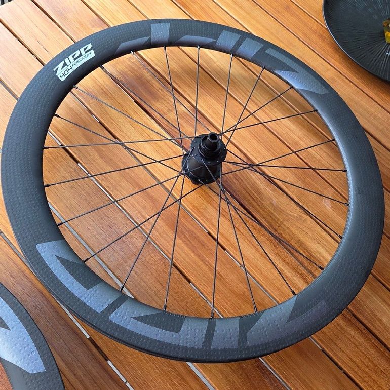 Brugt Zipp 404 Firecrest Disc 2025 bike — billede 2 af 5