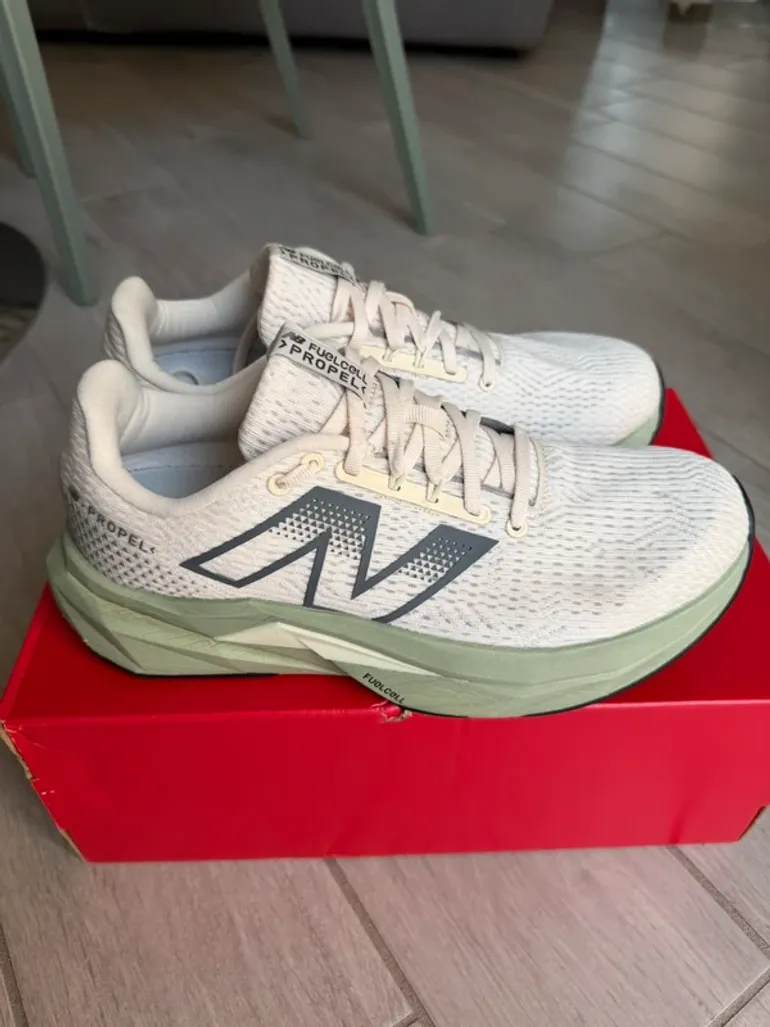 Used New Balance Trail Running Shoes bike — image 2 of 15
