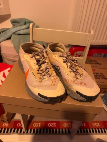 Used Nike Trail Gore-Tex bike — image 4 of 4