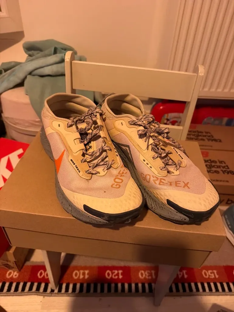 Used Nike Trail Gore-Tex bike — image 4 of 4
