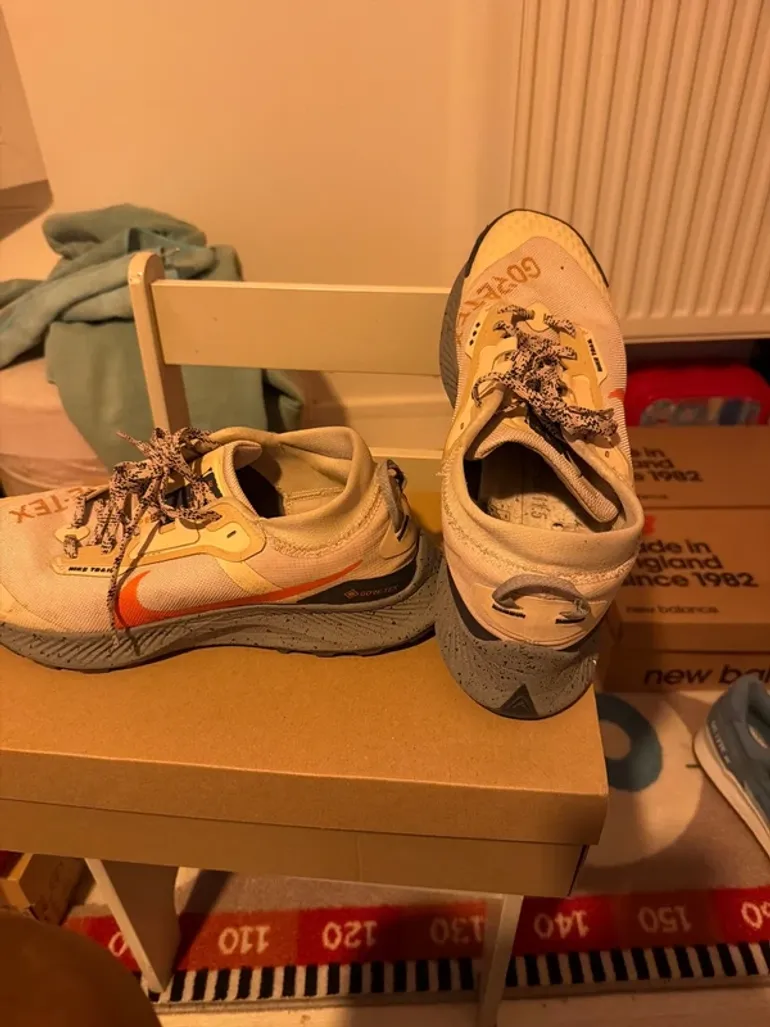 Used Nike Trail Gore-Tex bike — image 2 of 4
