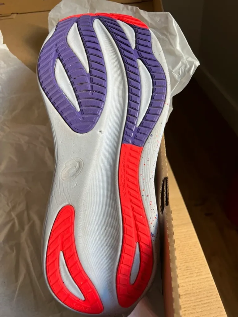 Used Asics Running Shoes 2025 bike — image 2 of 13