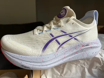 Used Asics Running Shoes 2025 bike — image 4 of 13