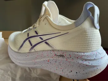 Used Asics Running Shoes 2025 bike — image 3 of 13