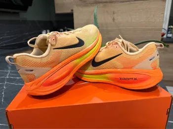Brugt Nike Vomero 18 Running Shoes