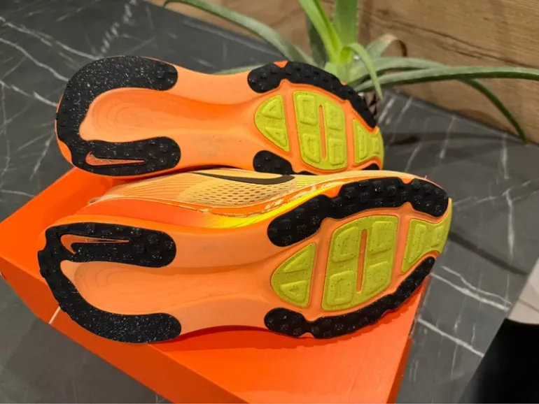 Used Nike Vomero 18 bike — image 8 of 9