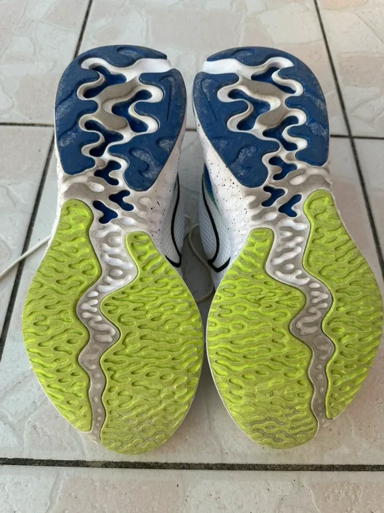Used Nike Running Shoes bike — image 5 of 7