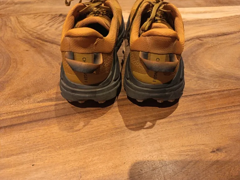 Used Hoka Challenger 8 bike — image 6 of 11