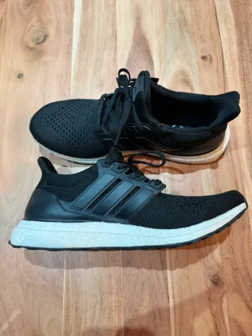 Käytetty Adidas Ultraboost 1.0 Running Shoes