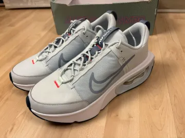 Käytetty Nike Air Max Running Shoes