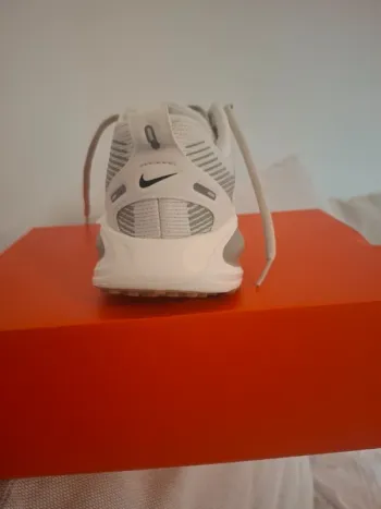 Nike Vomero 18 bike usato — immagine 4 di 6