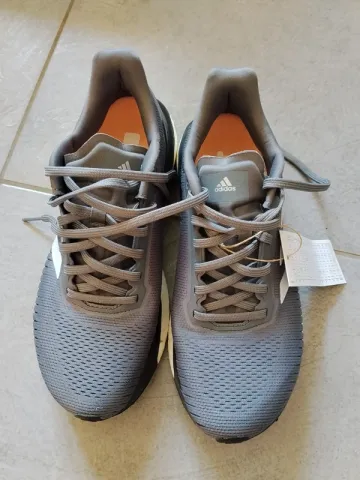 Käytetty Adidas Solardrive Boost Running Shoes