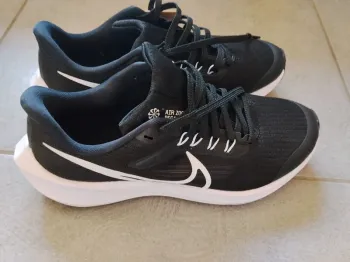 Pegasus Air Zoom Running Shoes usato