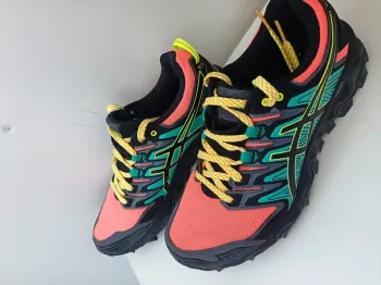 Used Asics Running Shoes bike — image 9 of 11