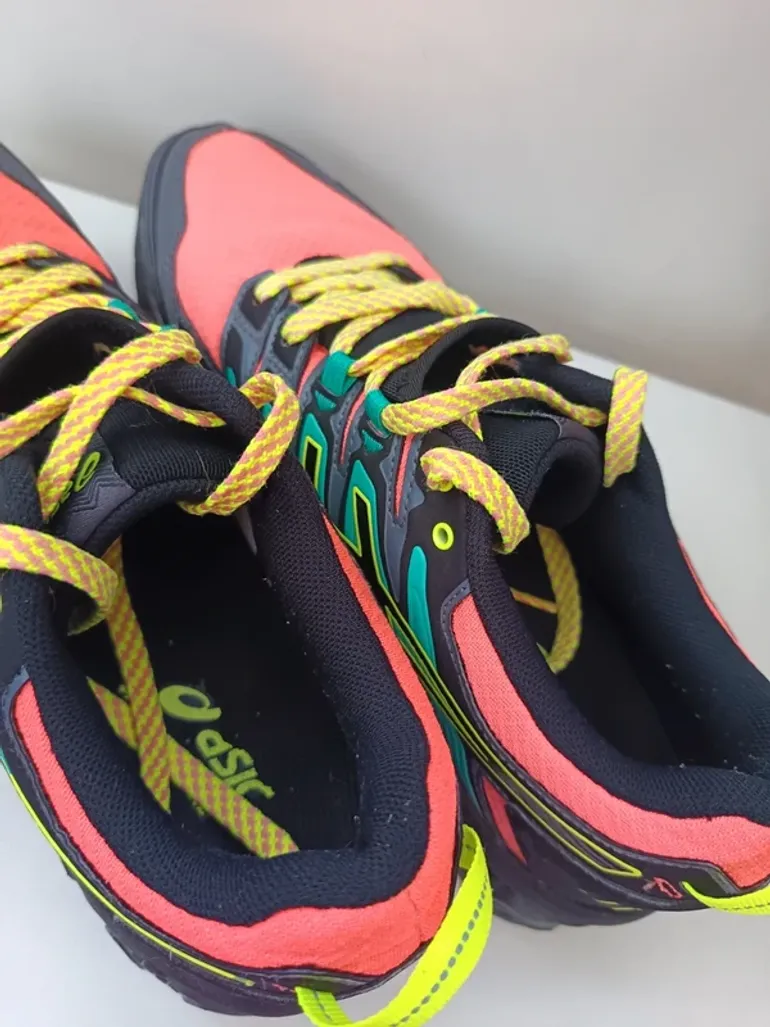 Used Asics Running Shoes bike — image 3 of 11