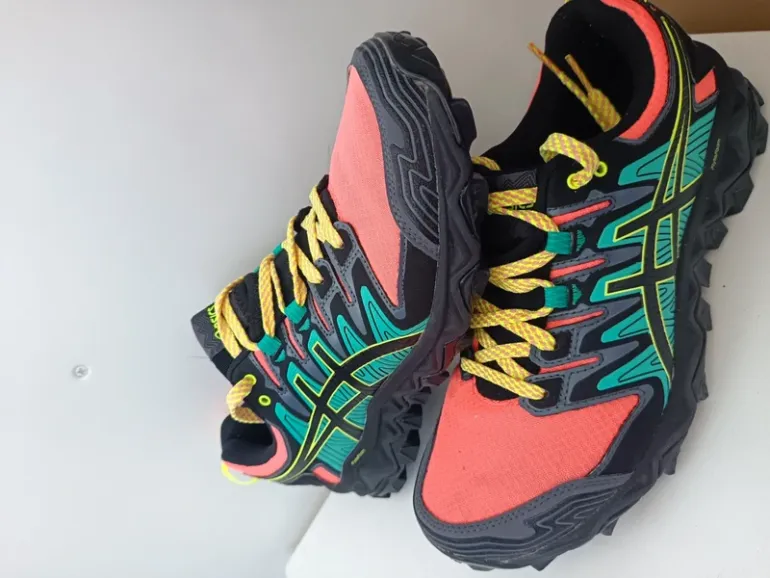 Used Asics Running Shoes bike — image 6 of 11