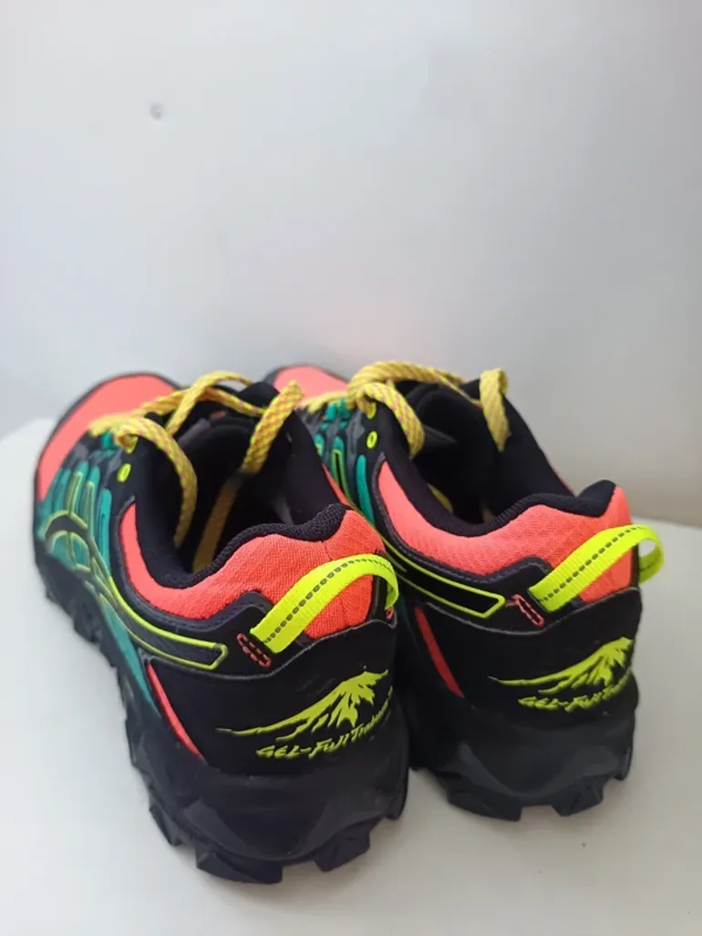Used Asics Running Shoes bike — image 11 of 11