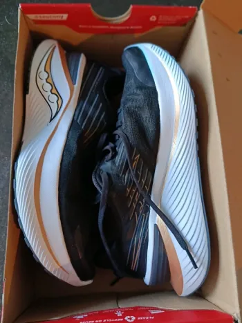 Used Saucony Endorphin Shift 2 bike — image 2 of 6