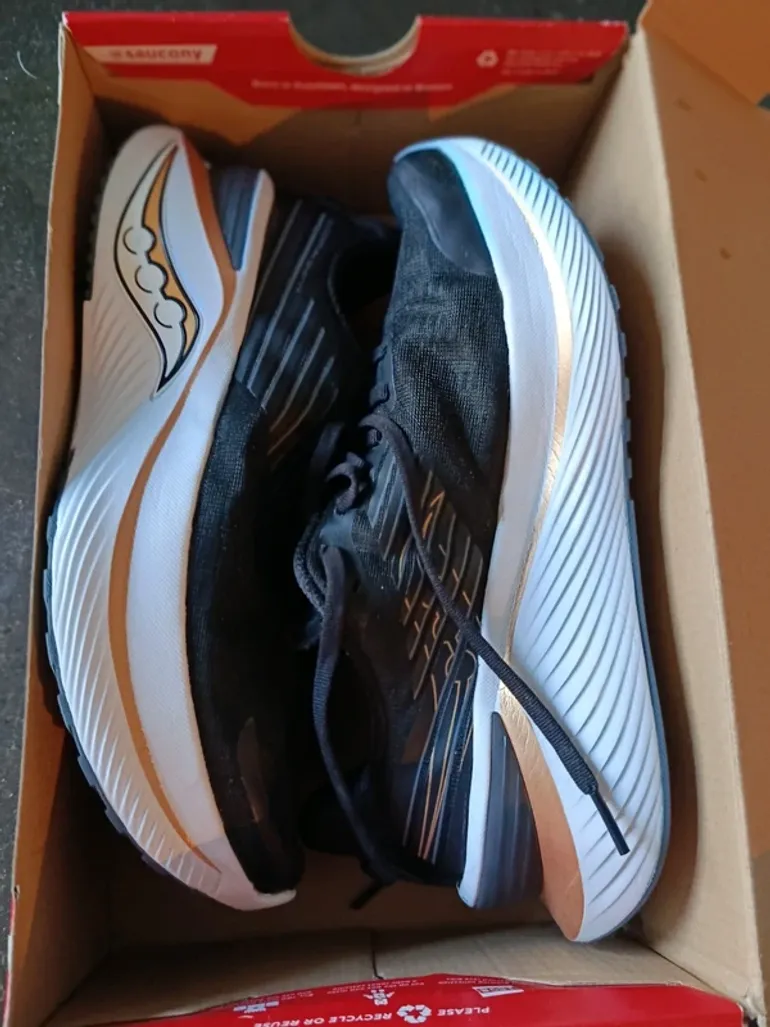 Used Saucony Endorphin Shift 2 bike — image 2 of 6