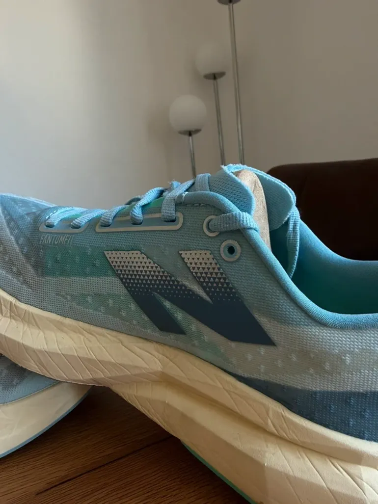 New Balance Fuecell Rebel V4 bike usato — immagine 8 di 14