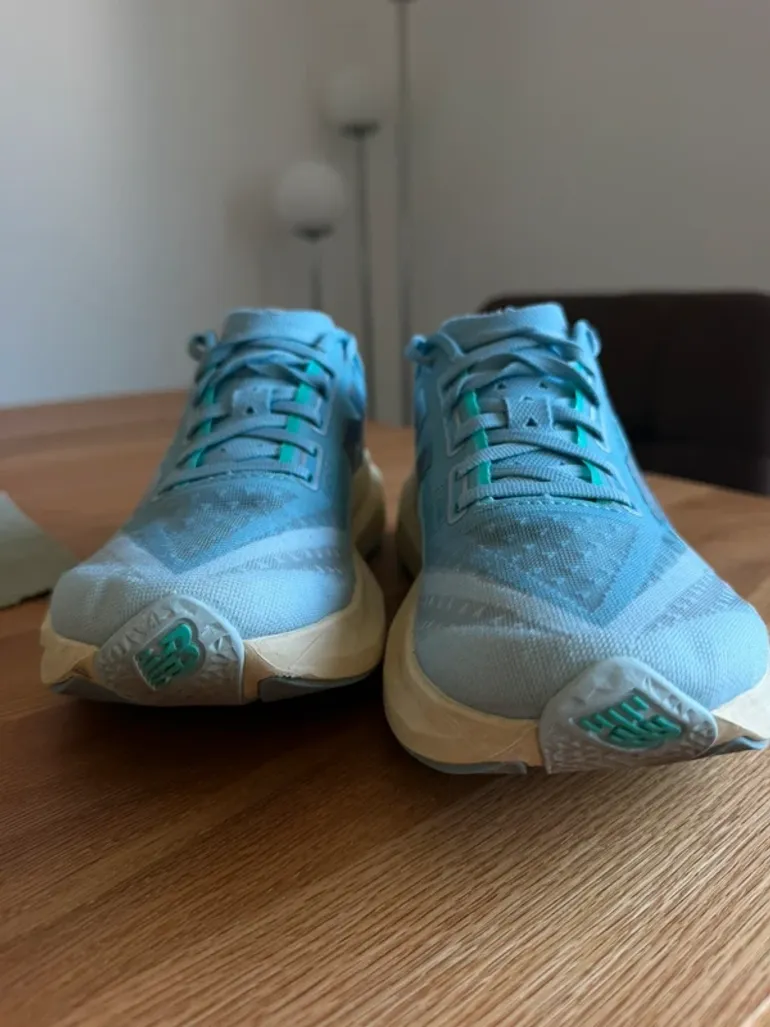 New Balance Fuecell Rebel V4 bike usato — immagine 2 di 14