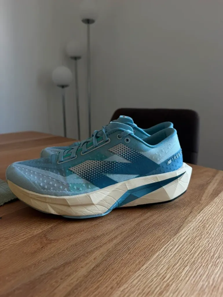 New Balance Fuecell Rebel V4 bike usato — immagine 4 di 14